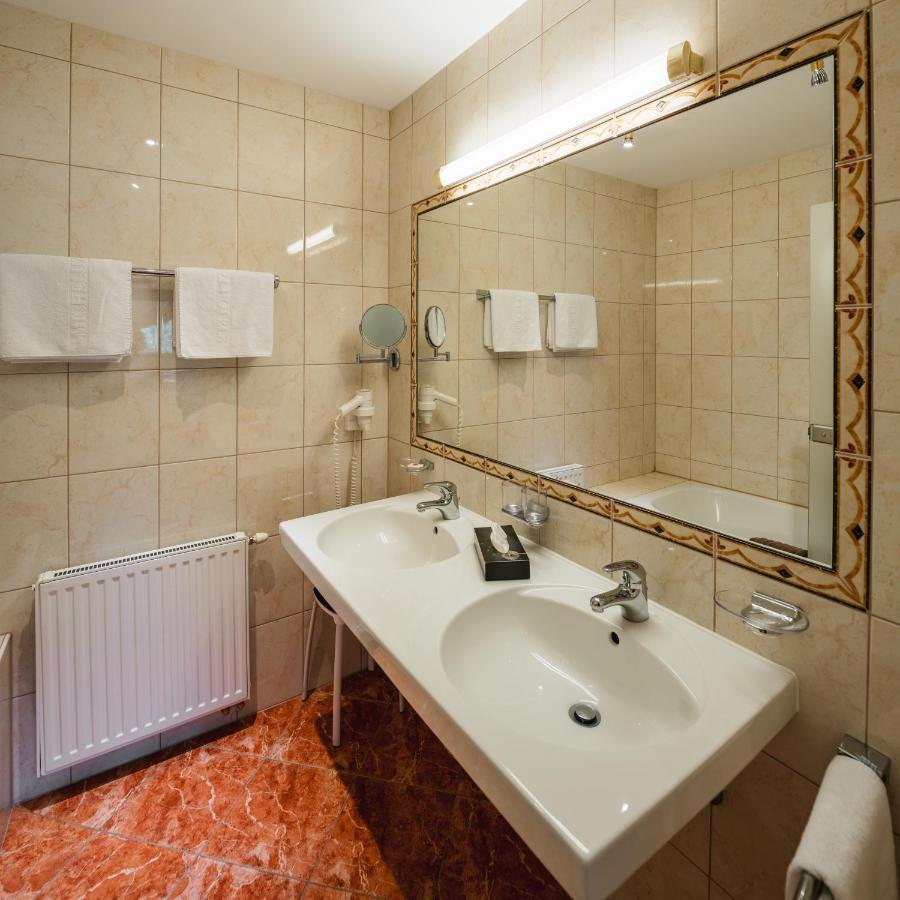 Hotel Garni Alpenruh-Micheluzzi Serfaus Esterno foto