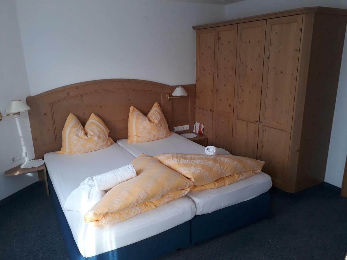 Hotel Garni Alpenruh-Micheluzzi Serfaus Esterno foto